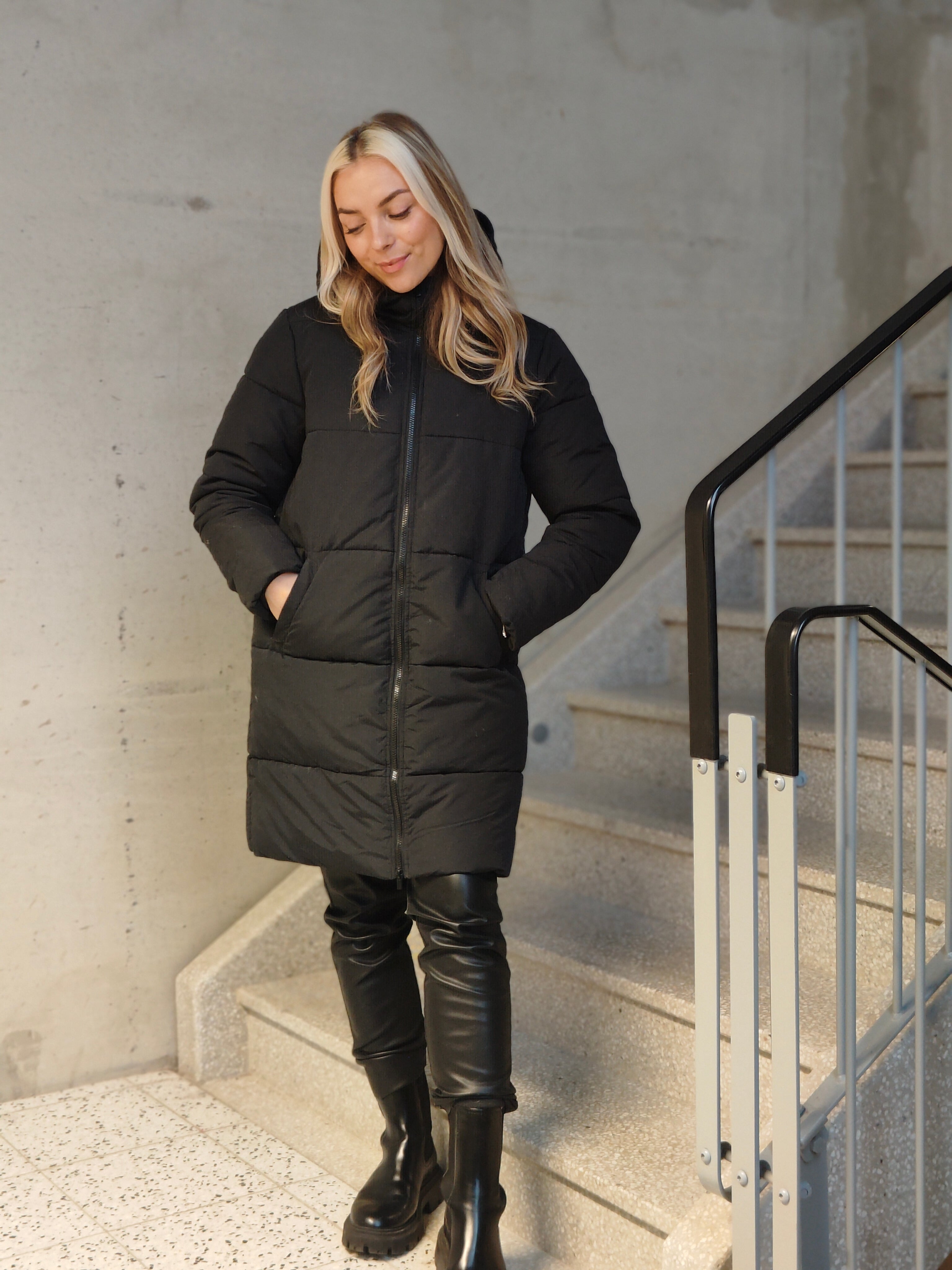 VITRUST Coat - Black